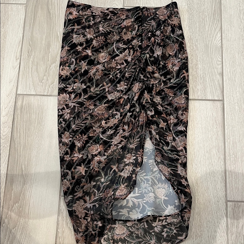 Veronica Beard Luxury Brand Black Floral Ruched Silk Skirt with Gold Accents - Picture 2 of 9